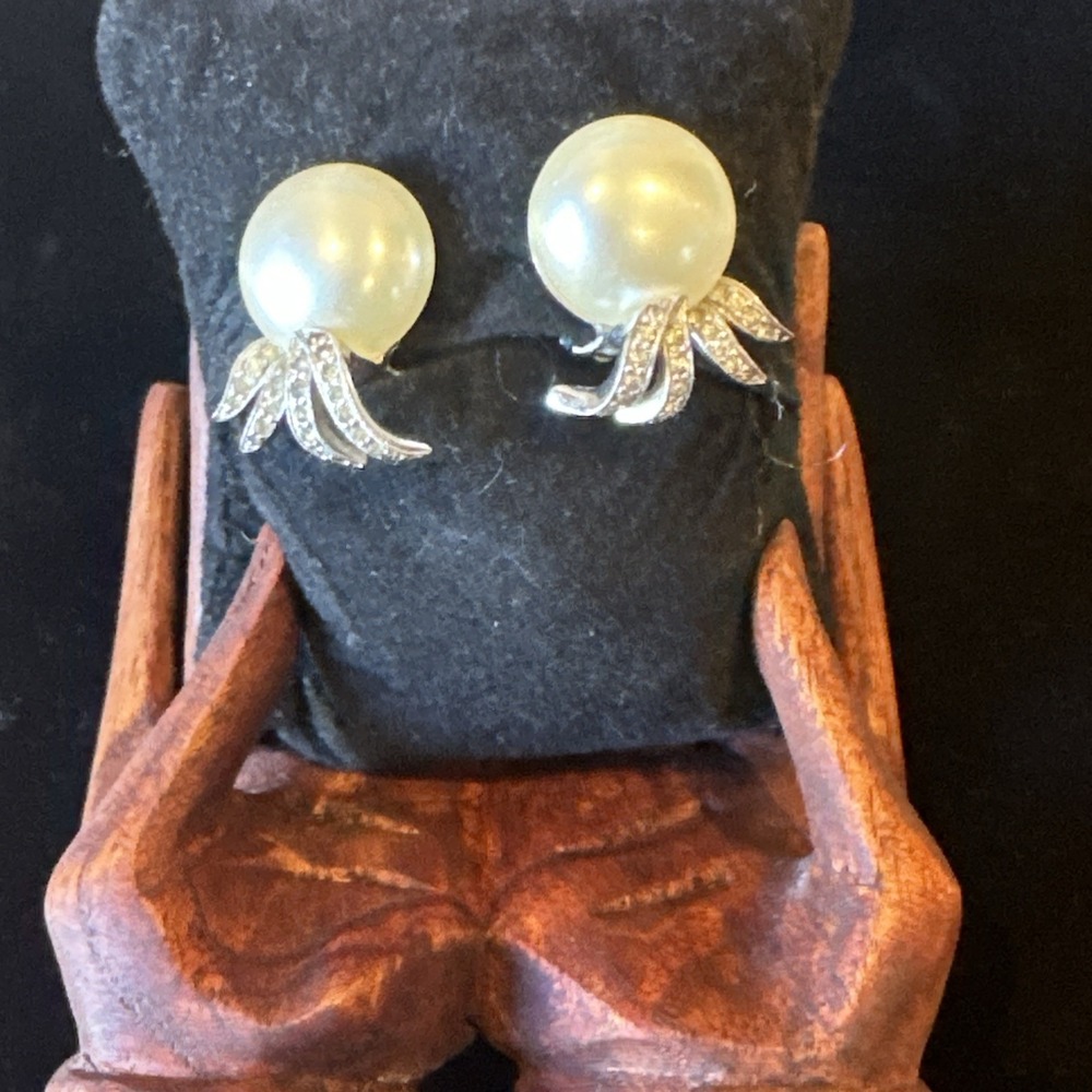 VTG  Signed Jomaz Silver Tone Faux Pearl Rhinestone Clip-on Earrings Collectible
